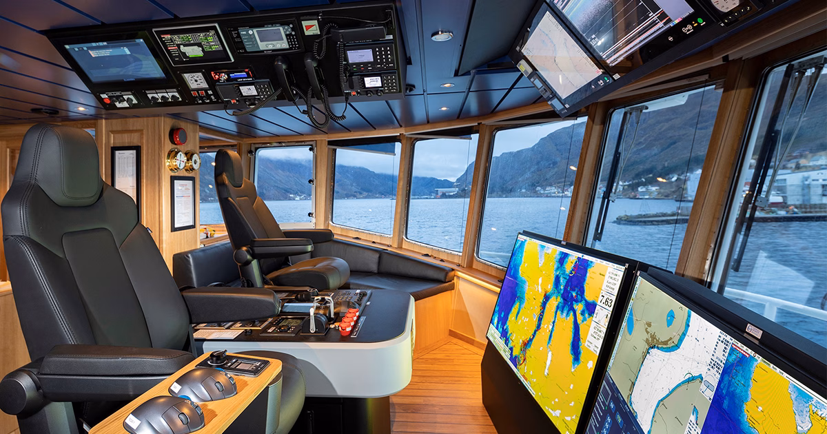 Fishing boat • Ocean Electronics Ocean Electronics har levert maritim elektronikk på brua til fiskebåten M/S Støttfjord